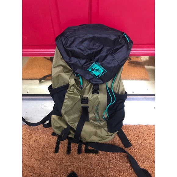 rei flash 22 backpack